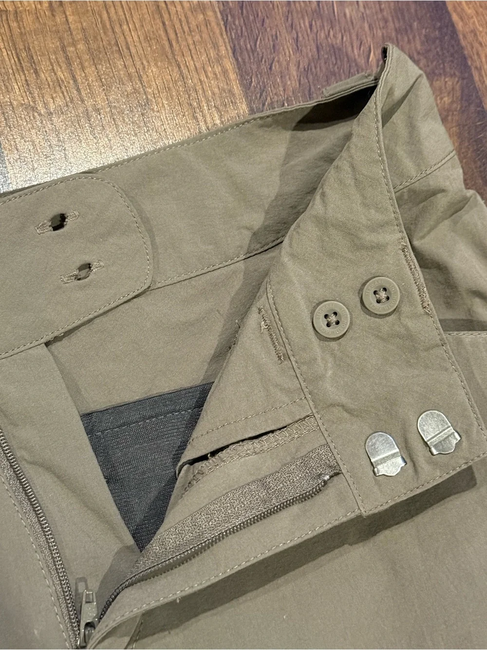 The North Face Women's Olive Green Hiking Bermuda shorts  (size 2)